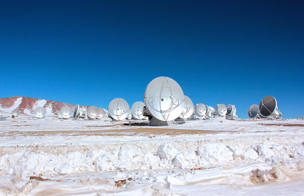 Snowy sunrise at the Chajnantor Plateau with ALMA.