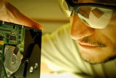 Anuncio de licitación para el suministro de equipos de transporte óptico y servicios de mantenimiento para RedCLARA . 